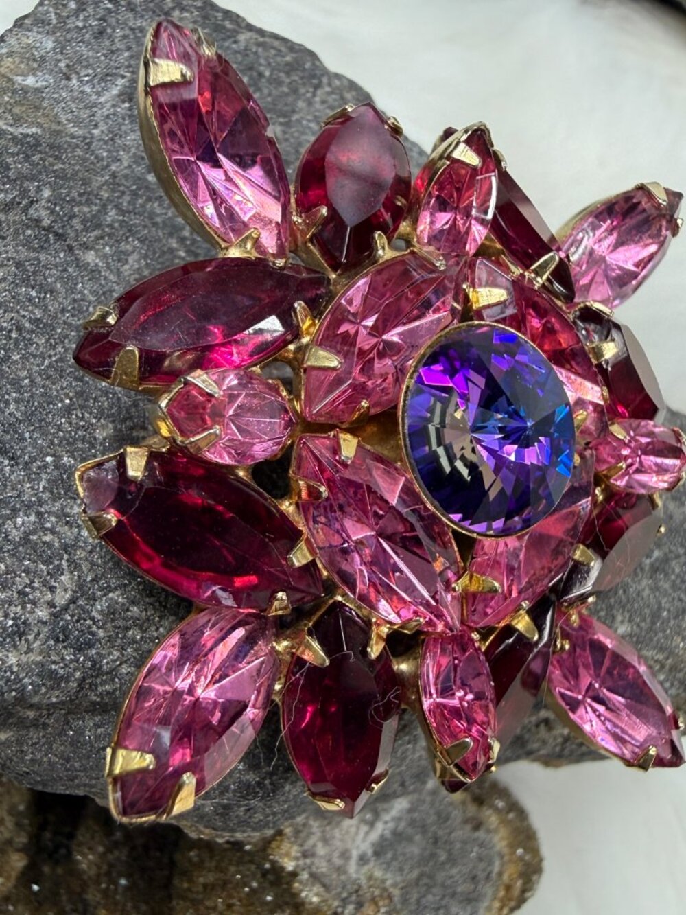 Vintage Blue/Purple Rivoli & Pink Ombre Rhinestone Gold Tone Brooch - Picture 2 of 9